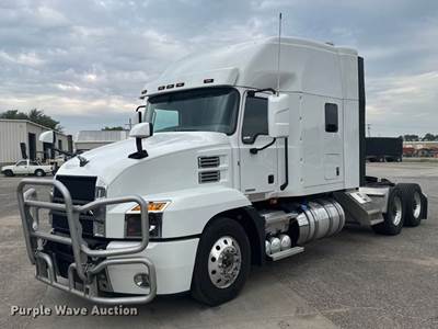 2023 Mack Anthem Semi Truck