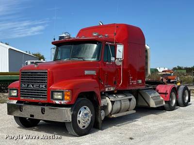 1999 Mack CH613 Semi Truck