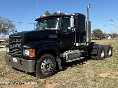 2007 Mack CHN Semi Truck
