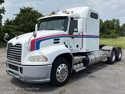 2015 Mack Cxu Semi Truck