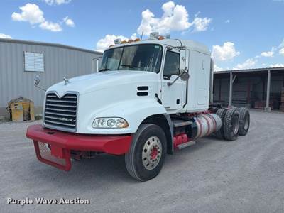 2013 Mack CXU613 Semi Truck