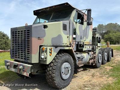 1994 Oshkosh M1070 Semi Truck