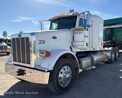 2013 Peterbilt 367 Semi Truck