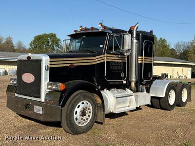 2002 Peterbilt 378 Semi Truck
