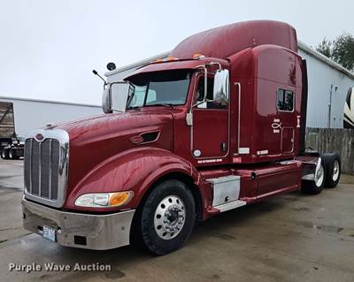 2013 Peterbilt 386 Semi Truck