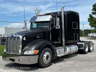 2007 Peterbilt 386 Semi Truck