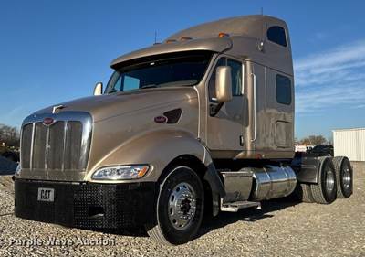 2004 Peterbilt 387 Semi Truck