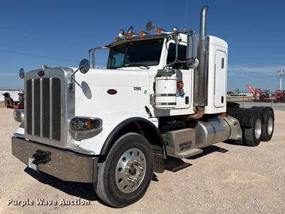 2013 Peterbilt 388 Semi Truck