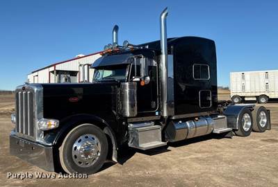 2022 Peterbilt 389 Semi Truck