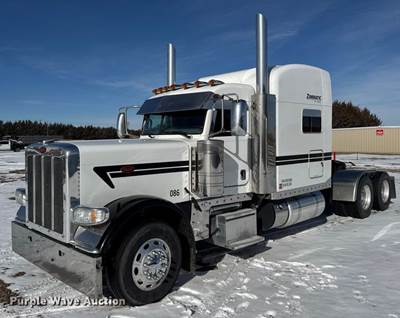 2017 Peterbilt 389 Semi Truck