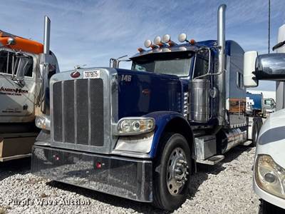 2022 Peterbilt 389 Semi Truck