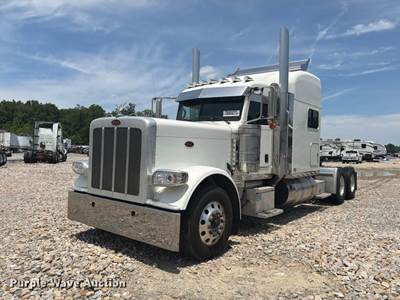 2021 Peterbilt 389 Semi Truck