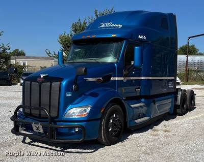 2022 Peterbilt 579 Semi Truck