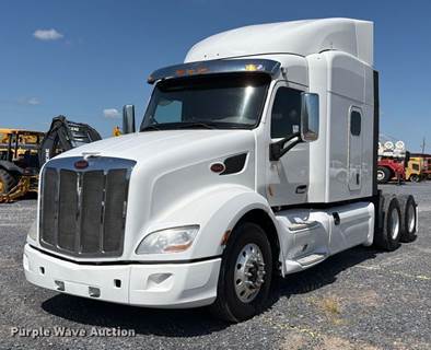 2017 Peterbilt 579 Semi Truck