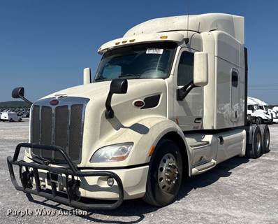 2017 Peterbilt 579 Semi Truck