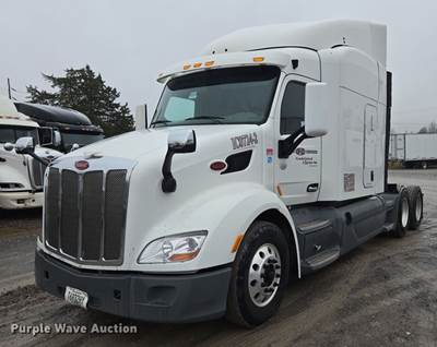 2015 Peterbilt 579 Semi Truck