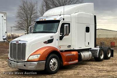 2016 Peterbilt 579 Semi Truck