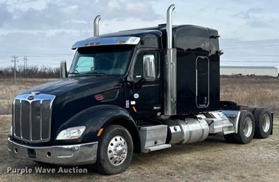 2015 Peterbilt 579 Semi Truck
