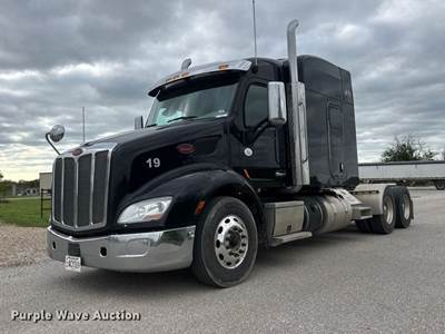 2019 Peterbilt 579 Semi Truck