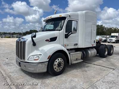 2017 Peterbilt 579 Semi Truck