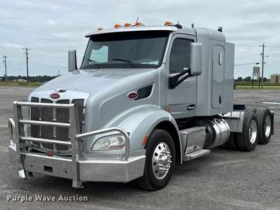2015 Peterbilt 579 Semi Truck