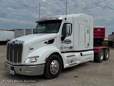 2020 Peterbilt 579 Semi Truck