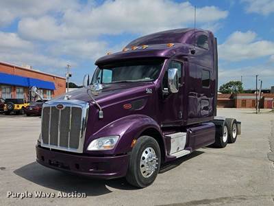 2015 Peterbilt 587 Semi Truck