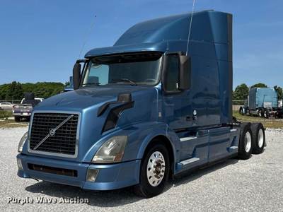 2014 Volvo VN Series Semi Truck