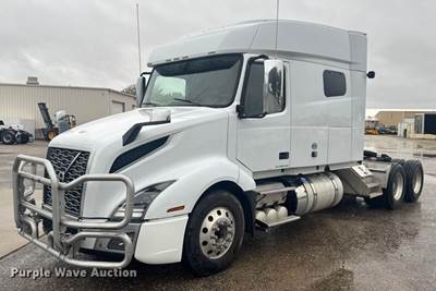 2021 Volvo VNL Semi Truck