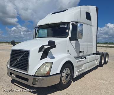 2015 Volvo VNL Semi Truck