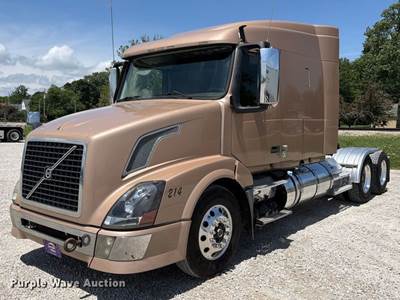 2013 Volvo Truck VNL Semi Truck
