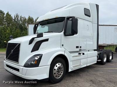 2017 Volvo VNL Semi Truck