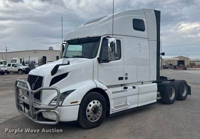 2022 Volvo VNR Semi Truck