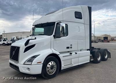 2022 Volvo VNR Semi Truck