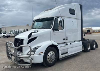 2022 Volvo VNR Semi Truck