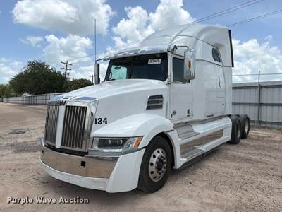 2022 Western Star 5700XE Semi Truck