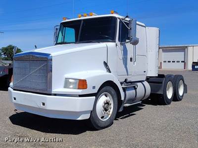 1993 White GMC Wia Semi Truck