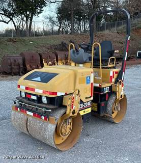 2006 Caterpillar CB-224E Double Drum Vibratory Roller