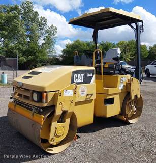 2008 Caterpillar CB-34 Double Drum Vibratory Roller