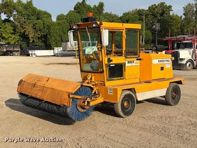 Rosco 4830 Broom