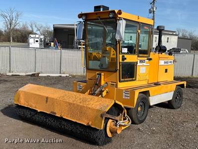 Rosco 4930 Broom