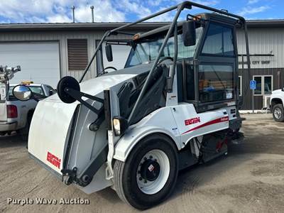 2007 Elgin Pelican Street Sweeper Truck
