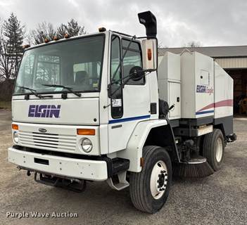 2003 Elgin SC-8000 Street Sweeper Truck