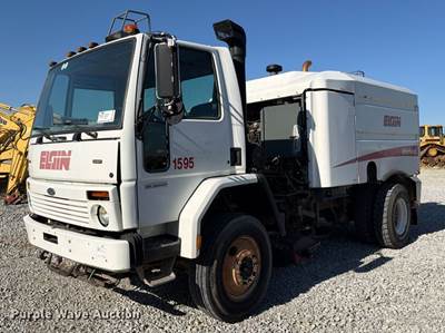 2006 Elgin SC8000 Street Sweeper Truck