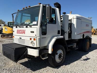 2005 Elgin SC8000 Street Sweeper Truck