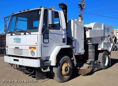 2005 Freightliner FC80 Street Sweeper Truck