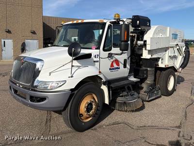 2014 International Durastar 4300 Street Sweeper Truck