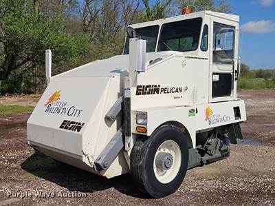 1999 Elgin Pelican Street Sweeper
