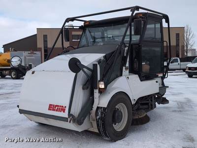 2009 Elgin Pelican NP Street Sweeper