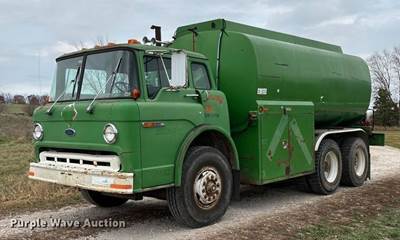 1988 Ford 8000 Tank Truck